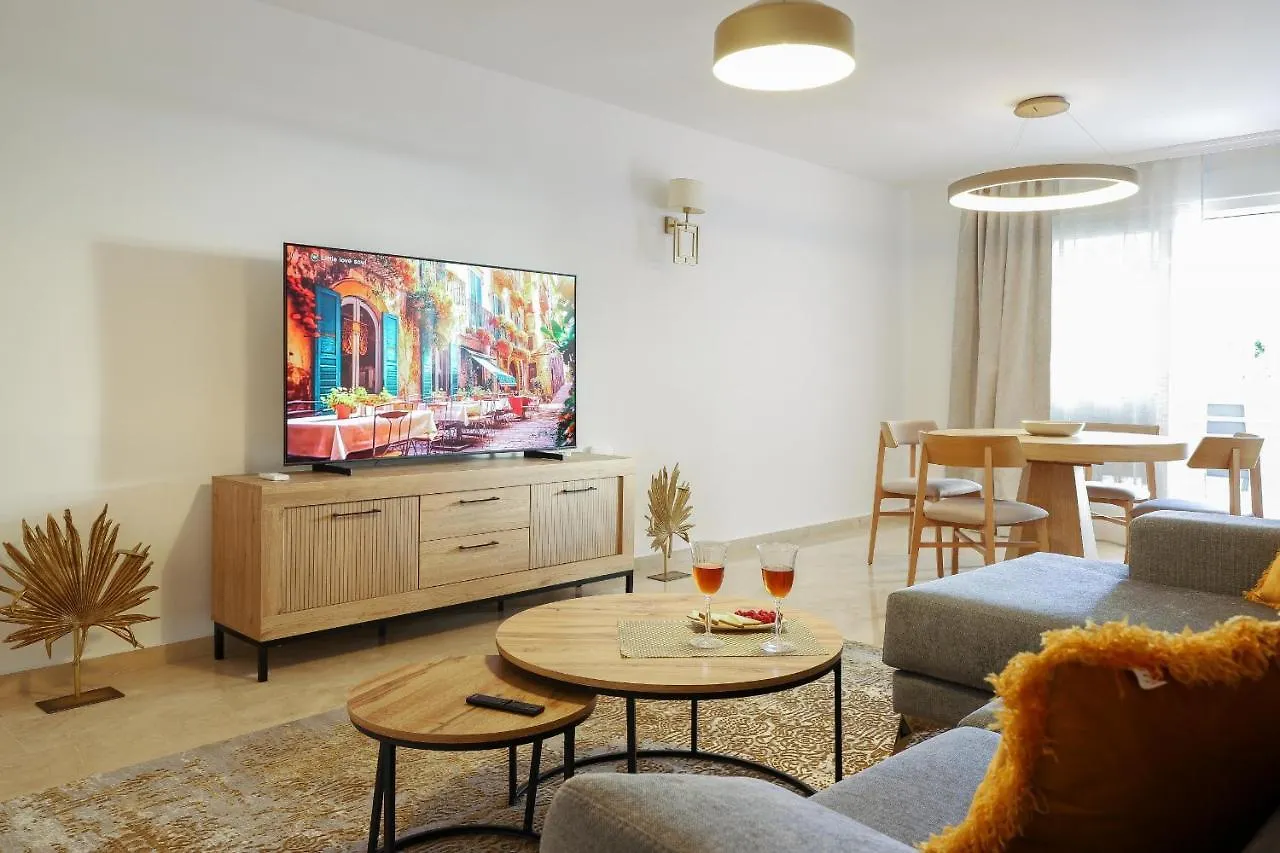 Luxury With Pool View - Playa Real Beachfront Marbella Apartment