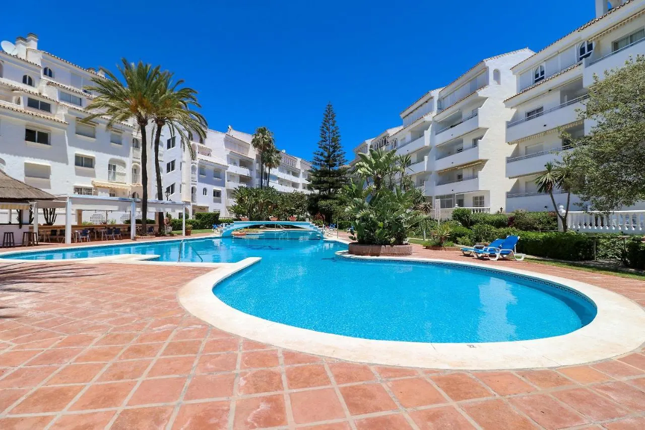 Luxury With Pool View - Playa Real Beachfront Marbella Apartment