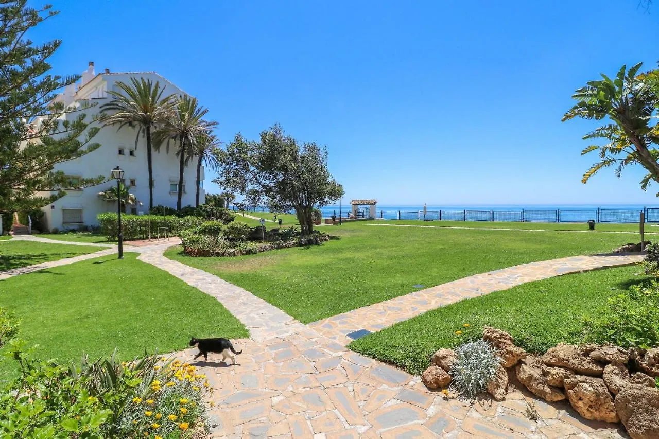 Luxury With Pool View - Playa Real Beachfront Marbella Apartment