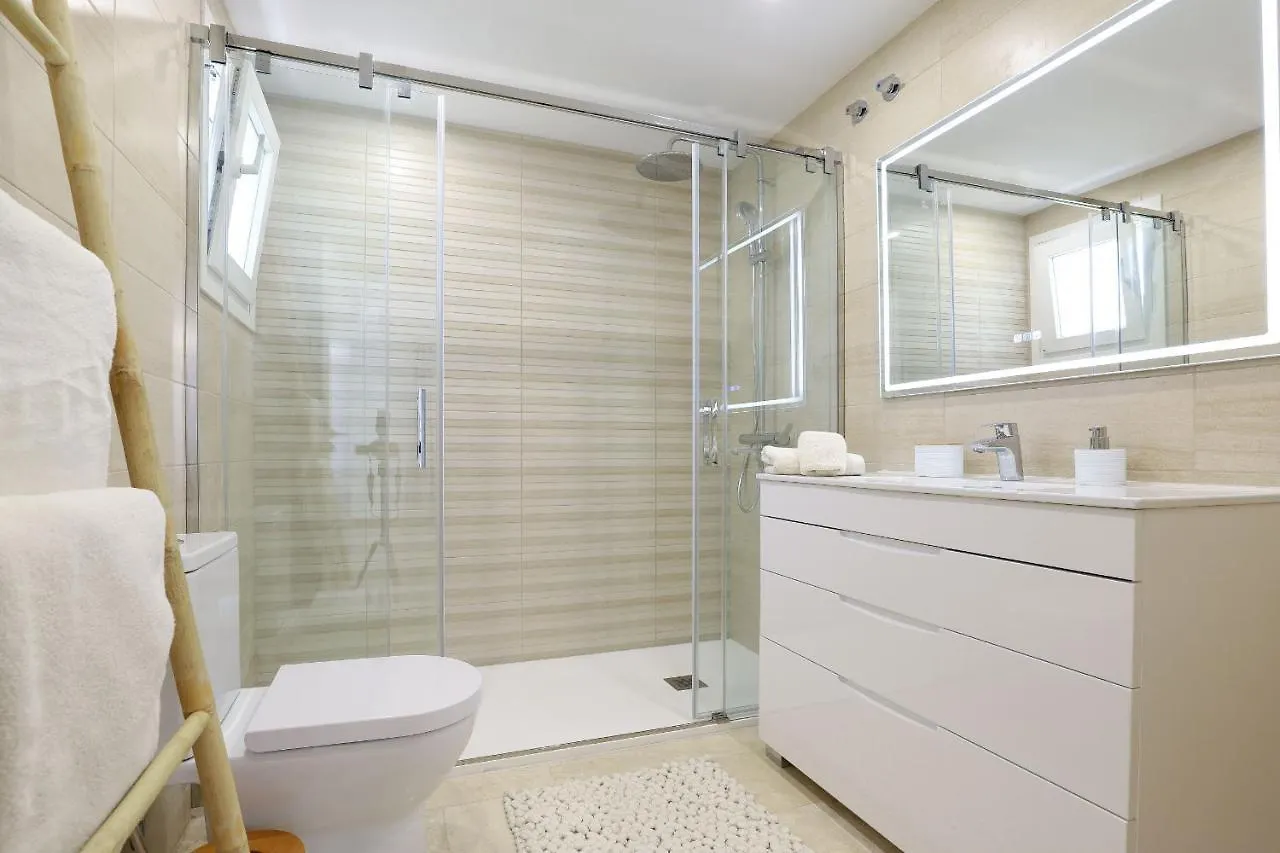 Luxury With Pool View - Playa Real Beachfront Marbella Apartment